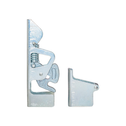 5320-8406010 Замок передней панели (капота) в сборе с ответной частью